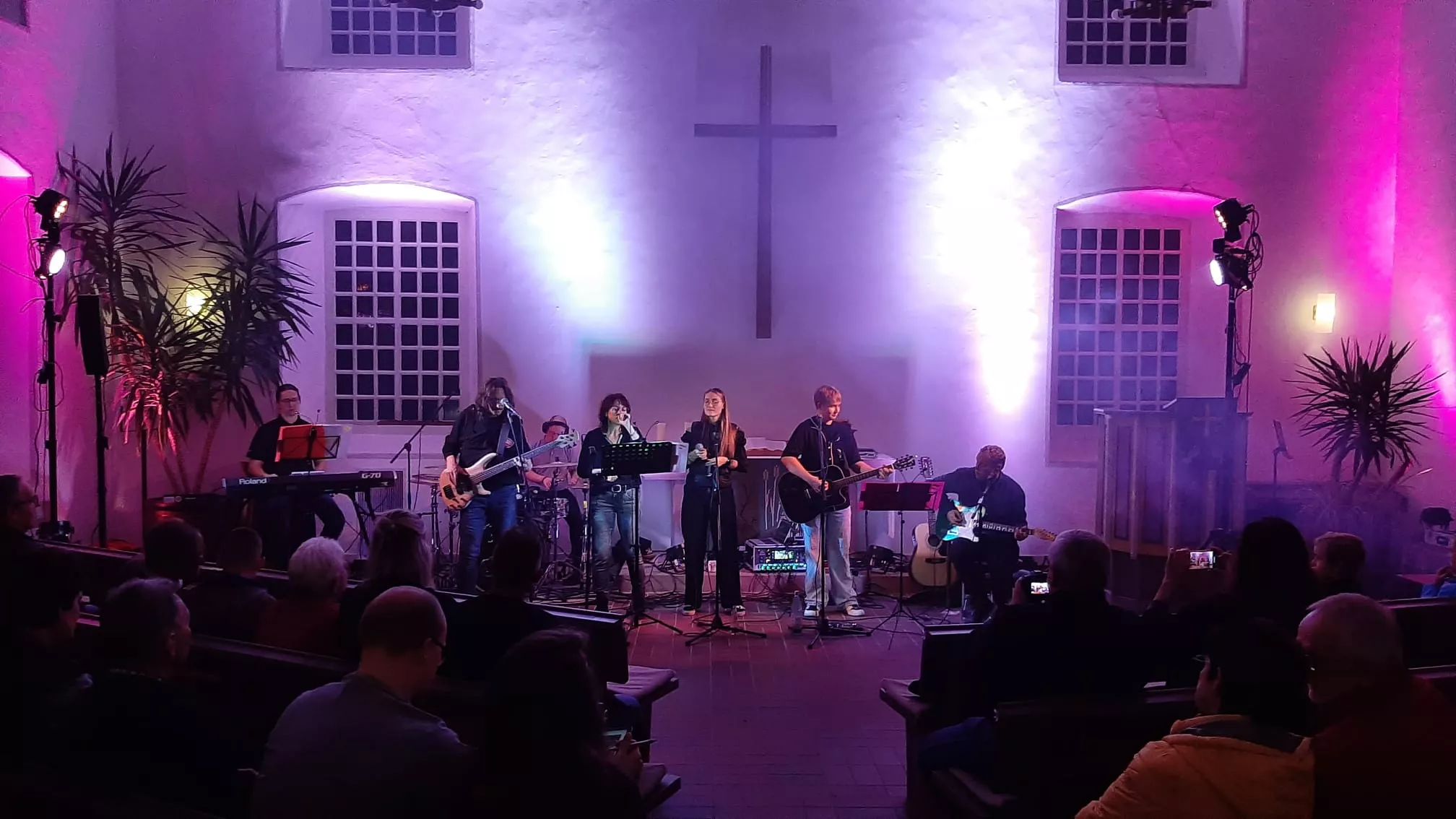 ICU Worship-Band live bei einem Gottesdienst in Winkelhaid bei N&uuml;rnberg